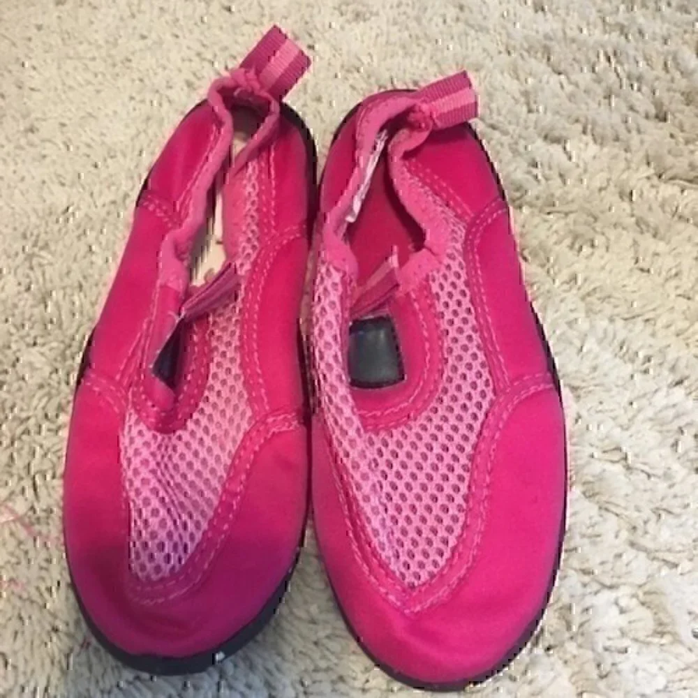 Girls pink water shoes